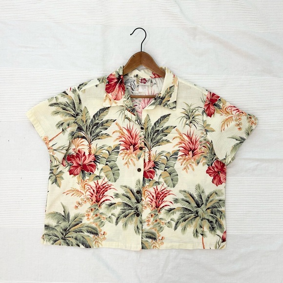 Vintage Hilo Hattie Woman’s Hawaiian Button Down Shirt - Picture 2 of 10